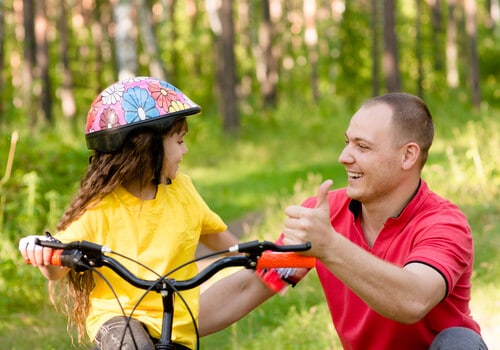 Better Ways to Praise Kids 7 father-praises-daughter