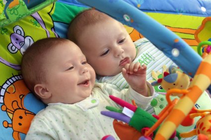 What and How Much to Play with Baby? 7 babies playing