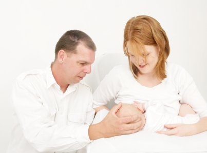 What are the Benefits of Breastfeeding? 7 mom and dad with baby