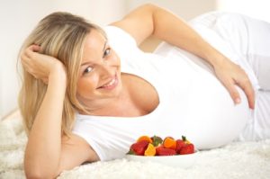 pregnant-woman-eating pregnant woman laying down and eating