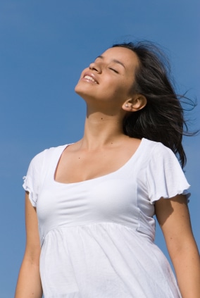 Hair Care For Pregnant Women 7 pregnant woman hair blowing in wind